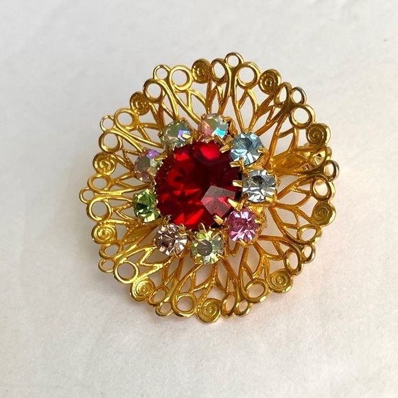 Vintage Red Aurora Borealis Crystal Brooch Pin - Picture 5 of 8